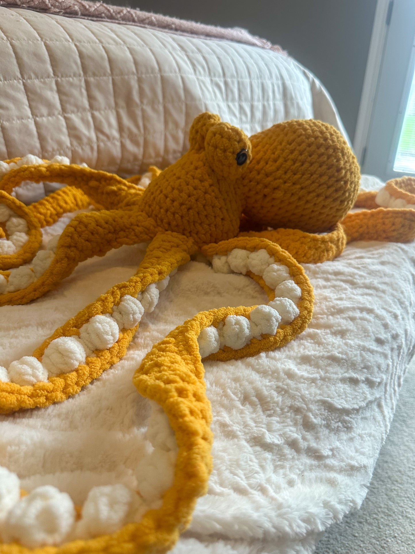 Octopus Stuffie Large - Cozy Blanket Yarn