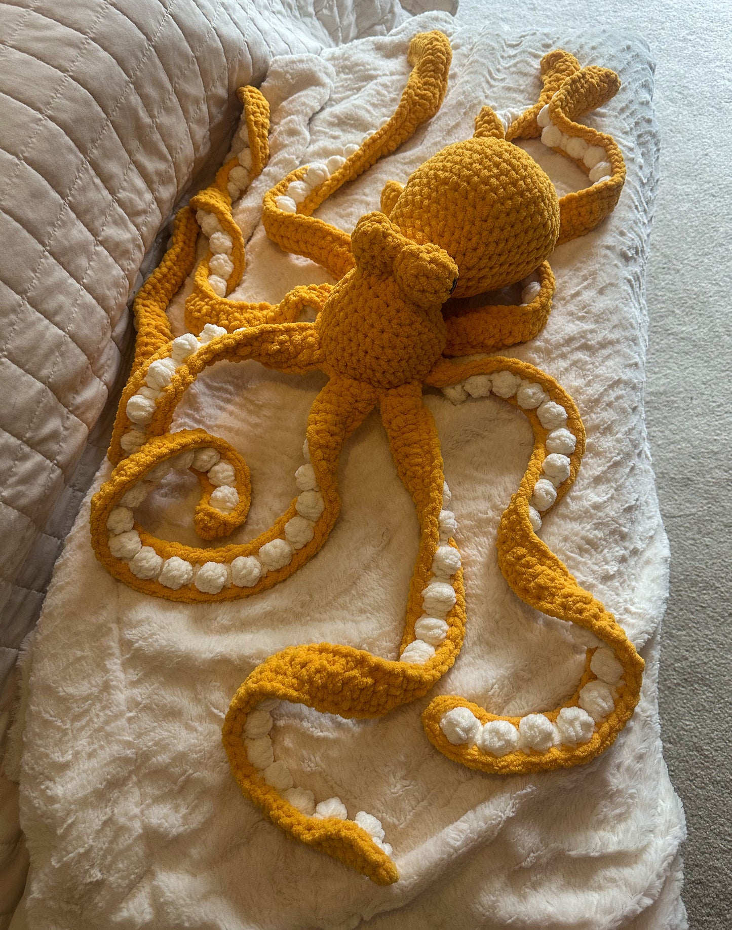 Octopus Stuffie Large - Cozy Blanket Yarn